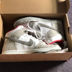 Nike Women’s Dunk High Skinny size 8 Grey white